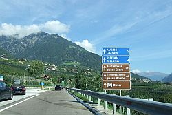 Abzweigung nach Dorf Tirol