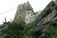 auf Fels steht das Schloss