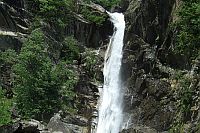 der Wasserfall hat eine Sturzhöhe von 48 Metern