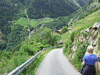 die Strae Richtung Gasthaus Prnster