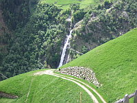 Wanderweg Nr. 23 mit Blick auf den Wasserfall