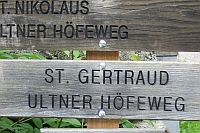 fortan folgt man der Beschilderung Ultner Höfeweg nach St. Gertraud
